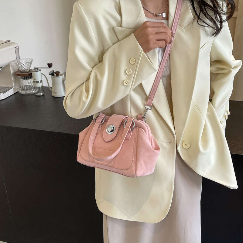 Small niche design shoulder solid color crossbody bag, women's spring new fashion handbag, texture