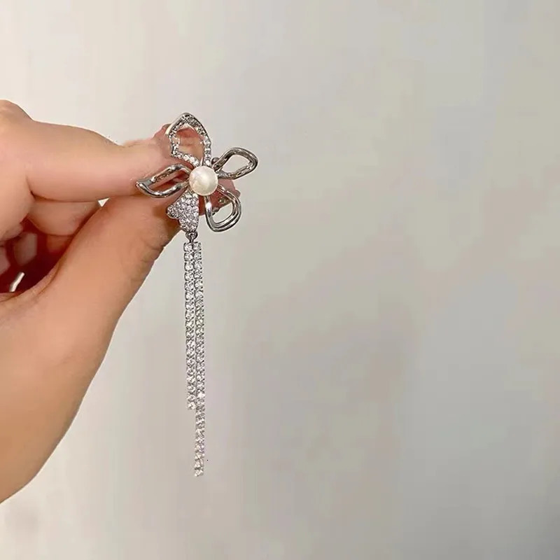 Sparkling Zircon Flower Butterfly Ear Cuff Without Piercing Tassel Clip Earrings for Women Simple Ear Clip Fine Jewelry 241220