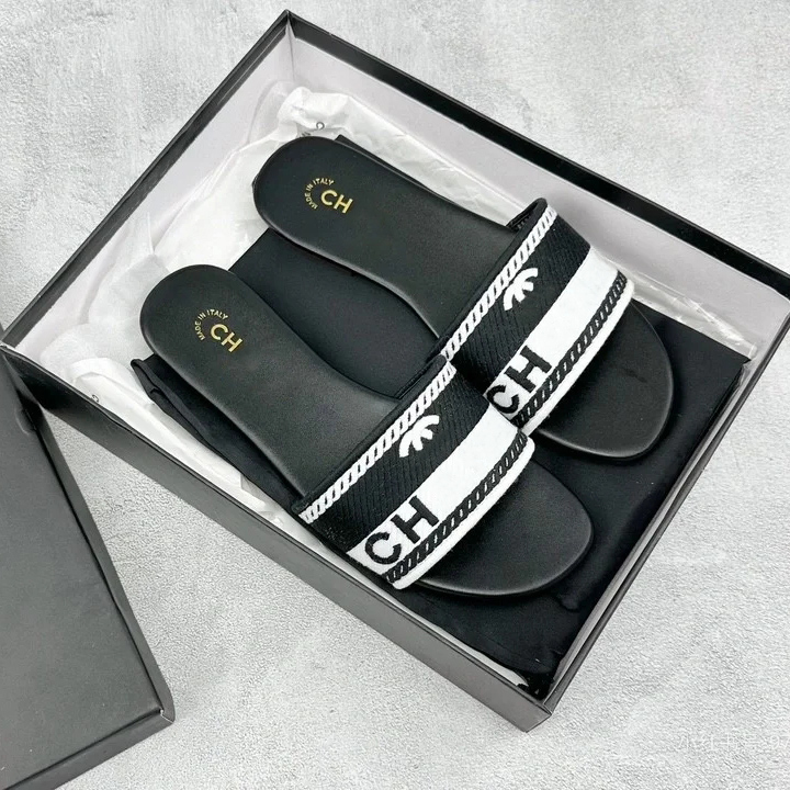 Women slides Designer Sandals Slippers Summer Flat Slipper Weaving shoe upper beach woman Slippers Size 35-42 paris Shoes