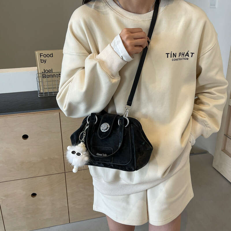 Small niche design shoulder solid color crossbody bag, women's spring new fashion handbag, texture