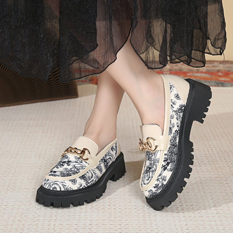 Mixed Color Embroidery Thick Sole Loafers Genuine Leather All-Match Casual Shoes Round Toe Platform Mid Heel Women Pumps