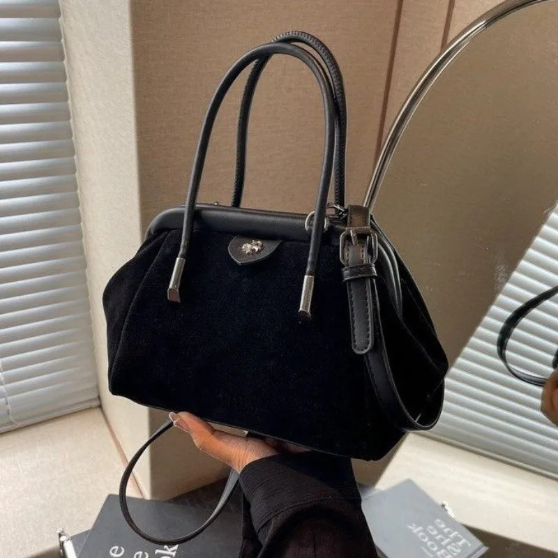 New autumn winter fashion niche design women s clip on handbag trend shoulder bag fashion crossbody bag bag