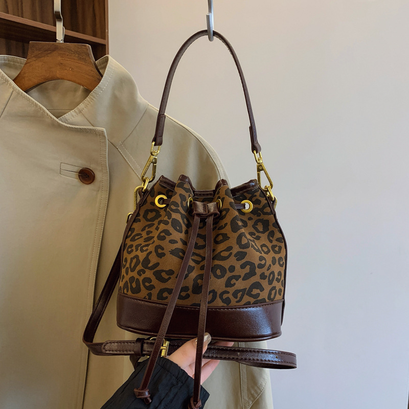 Free Shipping 2025 New Fashion Designer Women s Mini Shoulder Bag Leopard Print Drawstring Handbag Water Bucket Diagonal Cross Bag Storage Bag