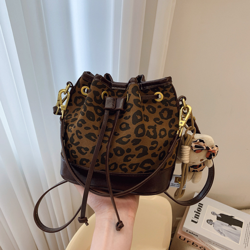 Free Shipping 2025 New Fashion Designer Women s Mini Shoulder Bag Leopard Print Drawstring Handbag Water Bucket Diagonal Cross Bag Storage Bag