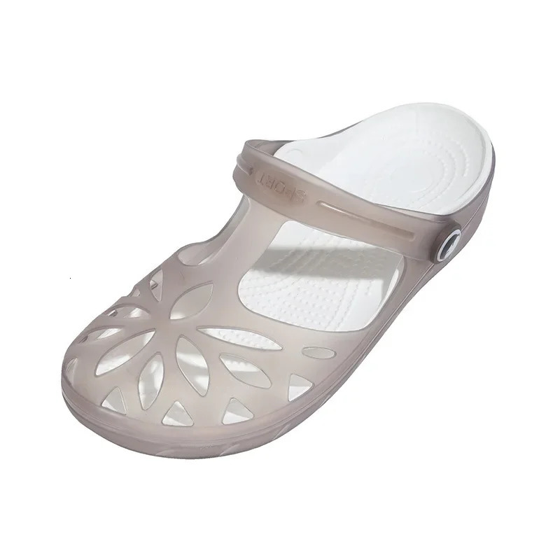 2023 Womens Sandals Summer Transparent Baotou Hole Shoes Nurse Beach Jelly and Slippers mules 1 241213