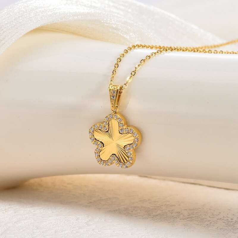 light niche zircon five leaf wer pendant with simple and highend feel dongguan titanium steel necklace non fading jewelry