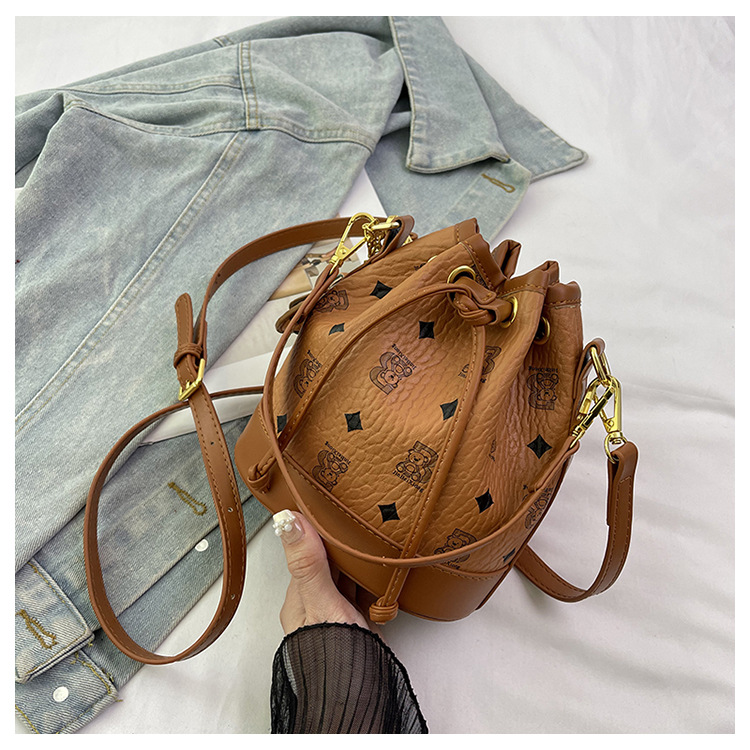2025 New Shoulder Bag Fashion Designer Handbag Women s Printed Oblique Commuter Bucket Bag High Quality Mini Storage Bag Leisure Wallet Makeup Bag