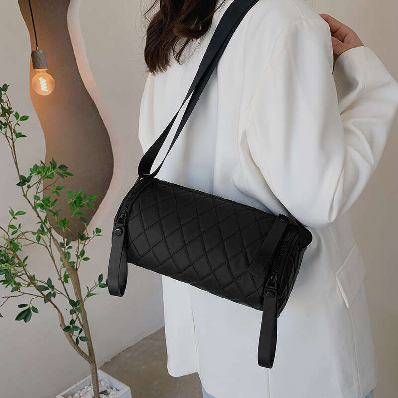 New small cylindrical with large capacity, niche French style, gentle and stylish, versatile diamond grid crossbody bag