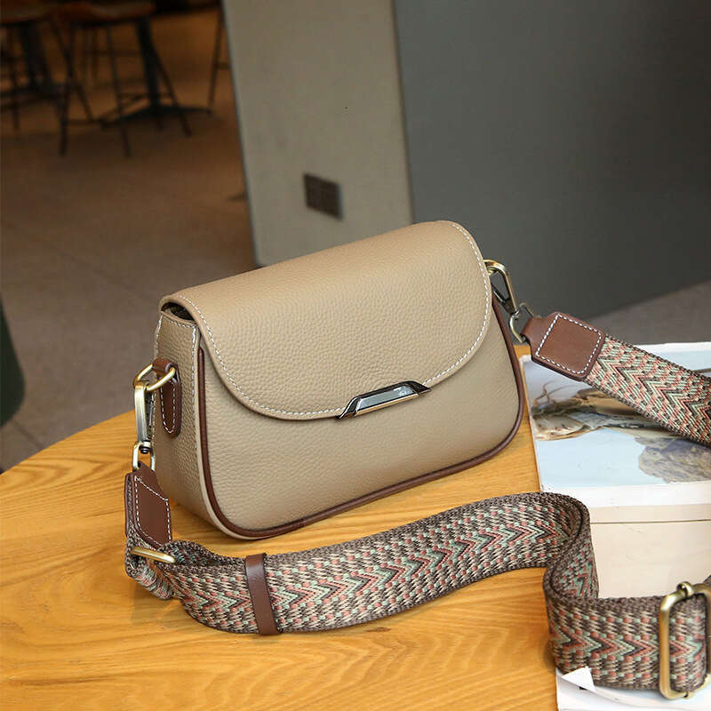 Niche crossbody for women 2024 new summer fashion high-end women's casual versatile single shoulder small square bag