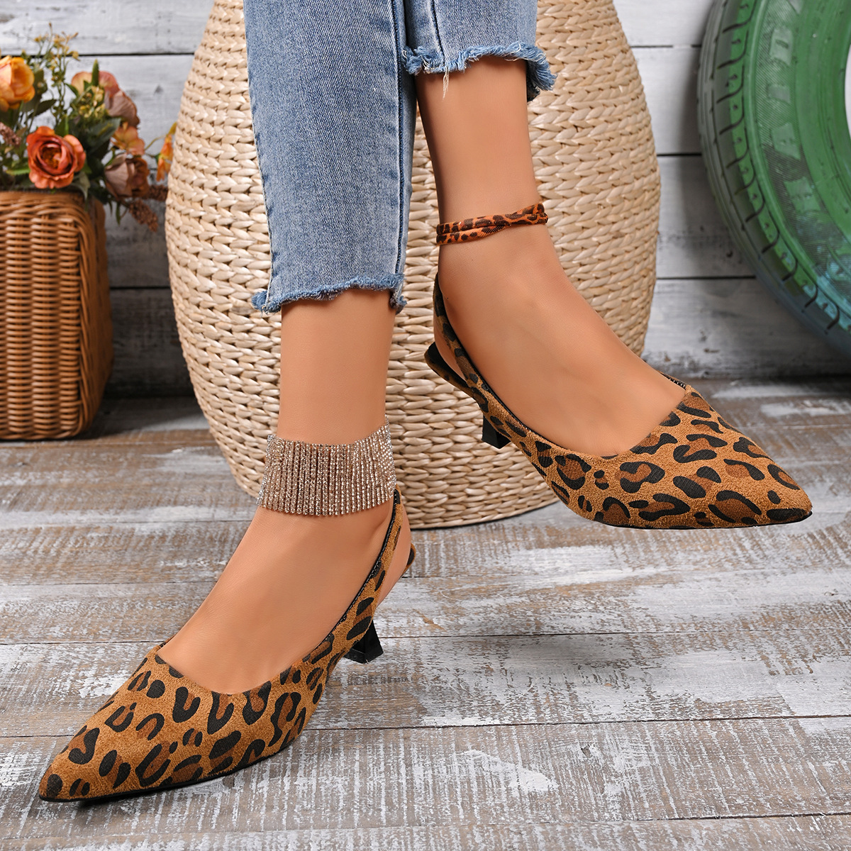 French plus size slim heeled sandals for women in Spring and Autumn 2025, new style with pointed, shallow mouth, straight stripe, leopard print fashio