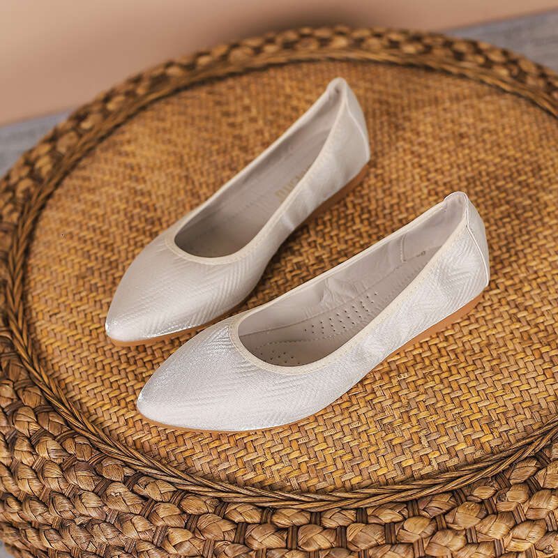 Spring 2023 New Shallow Mouth Dance Evening Versatile Flat Bottom Fairy Bean Ladle Pointed Single Shoes For Women