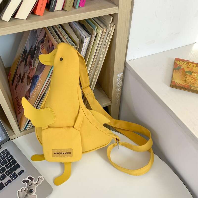 Cute women, large capacity crossbody funny little duck shoulder bag, casual and versatile college student dumpling bag for women