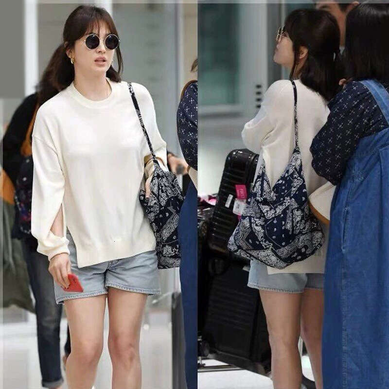 This summer's super hot ins style multi-color lightweight trendy floral cloth single shoulder crossbody bag