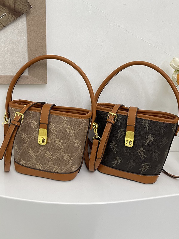 2025 Designer 2025 shipping 3 Free New Single Shoulder Bag Fashion womens hand-held bucket printed casual diagonal cross bag