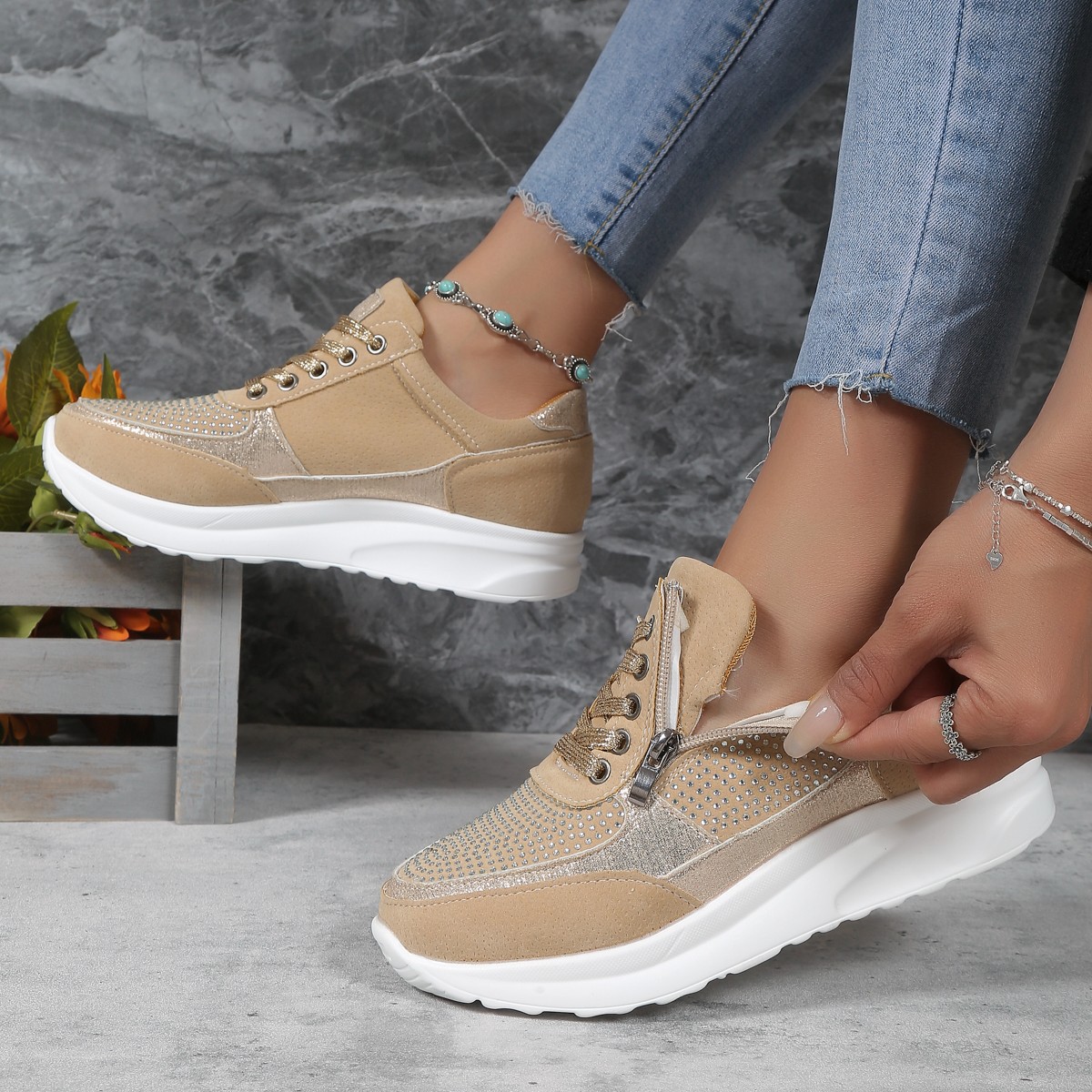Cross-border foreign trade new flat leisure round head rhinestones single shoes women Europe and America fashion sports casual shoes women board shoes