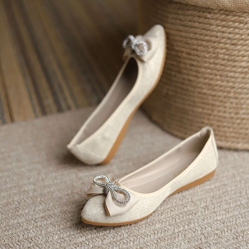Sharp Pointed Single Shoe Women's 2023 Spring And Autumn Season New Flat Bottomed Bean Korean Version Fashionable Shallow Mouth Fairy Mother Shoe
