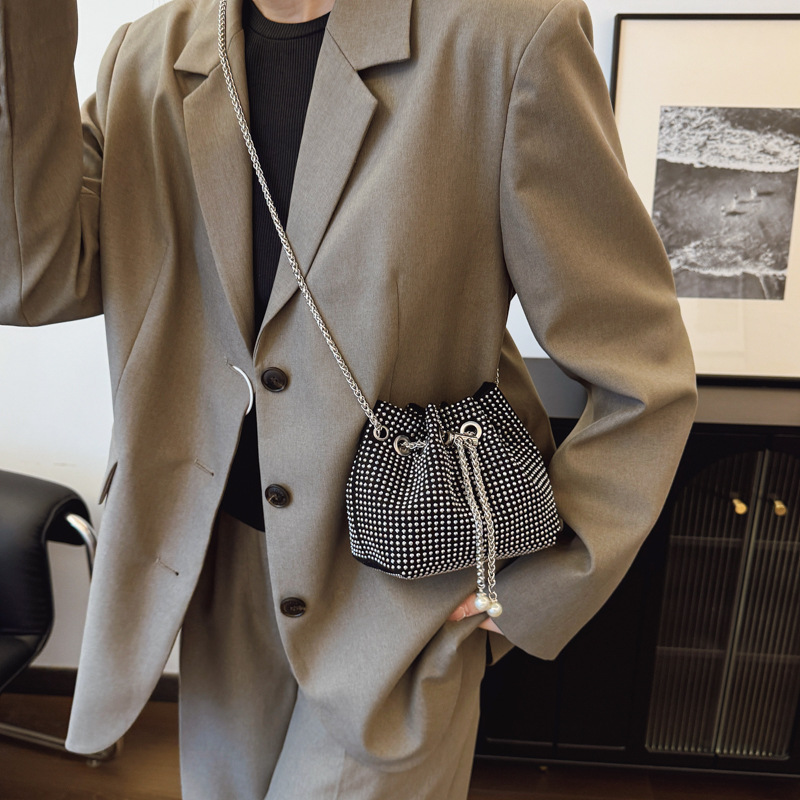 Free shipping new Single Shoulder Bag Fashion womens Single shoulder chain diamond crossbody bag commuting bucket bag