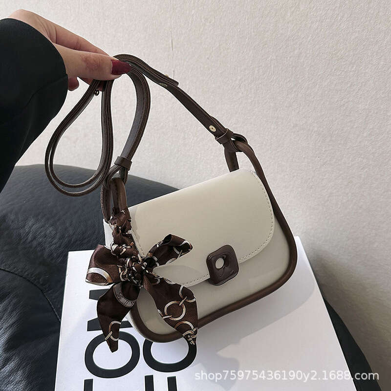 2023 new trend fashionable versatile silk scarf crossbody PU contrasting color single shoulder small square women's saddle bag