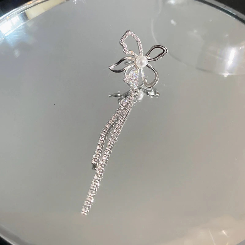 Sparkling Zircon Flower Butterfly Ear Cuff Without Piercing Tassel Clip Earrings for Women Simple Ear Clip Fine Jewelry 241220