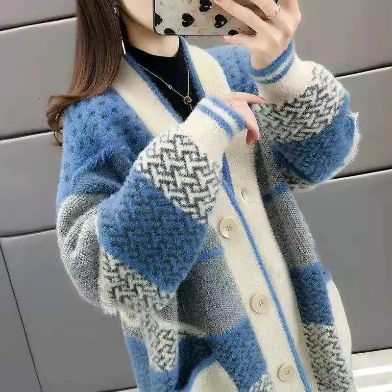 2024 AutumnWinter Korean Edition Thick Knitted Cardigan Coat Fashionable Loose Sweater Trend 241220