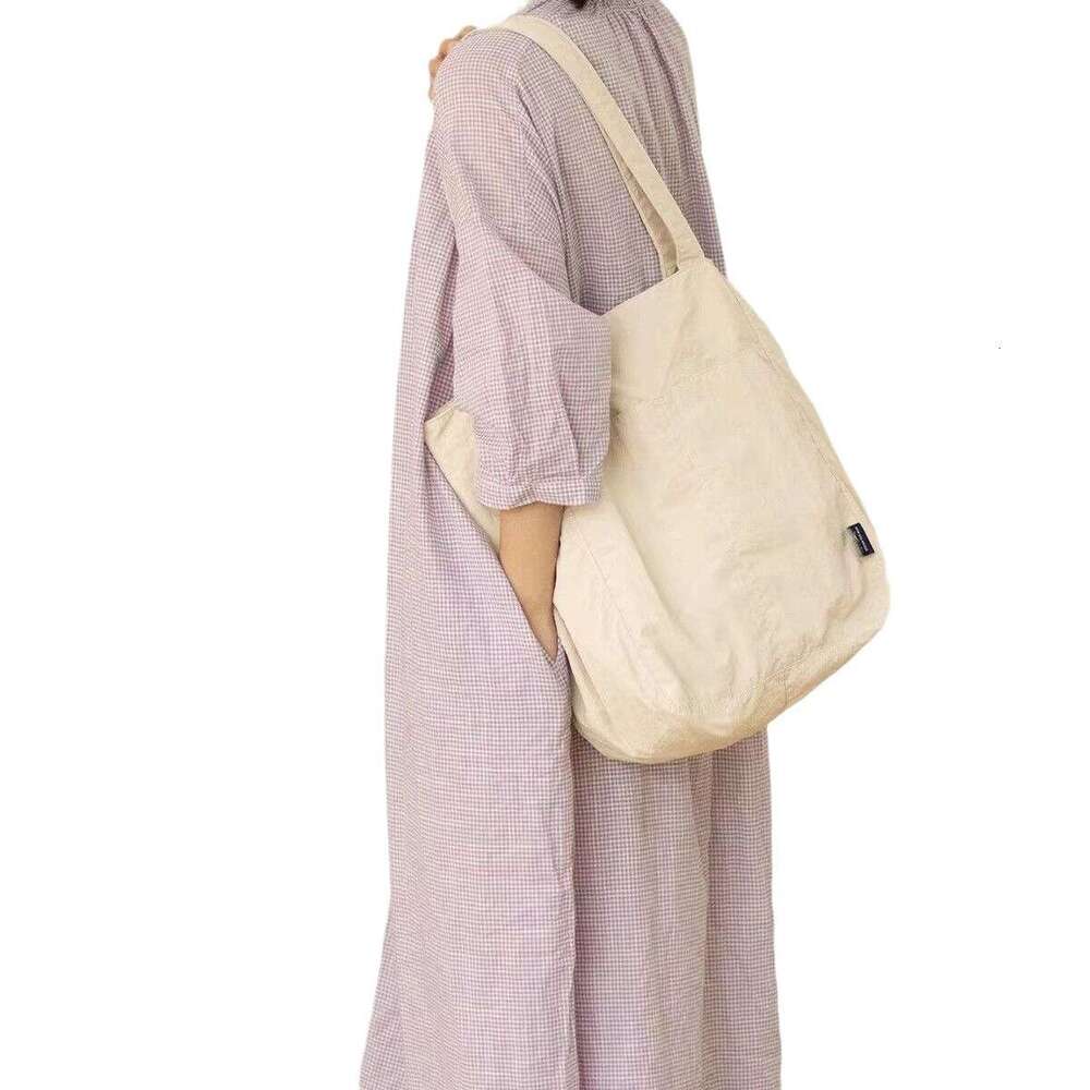 Canvas women's waterproof nylon casual shoulder cloth bag, niche design sense, large capacity commuting tote bag