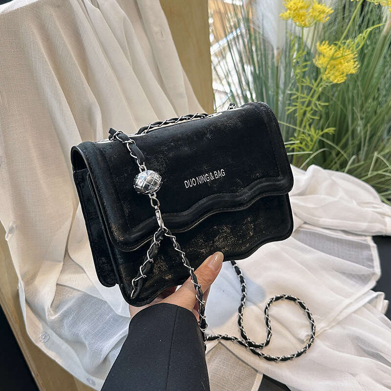 Chain small square 2024 spring new item niche design fashionable and simple underarm shoulder casual crossbody women's bag