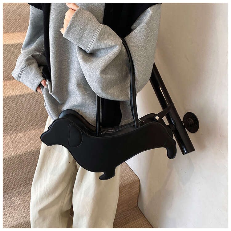 3D Sausage Dog Bag 2024 Autumn New Collection, niche design, shoulder bag, fashionable trend, cute and alien armpit bag