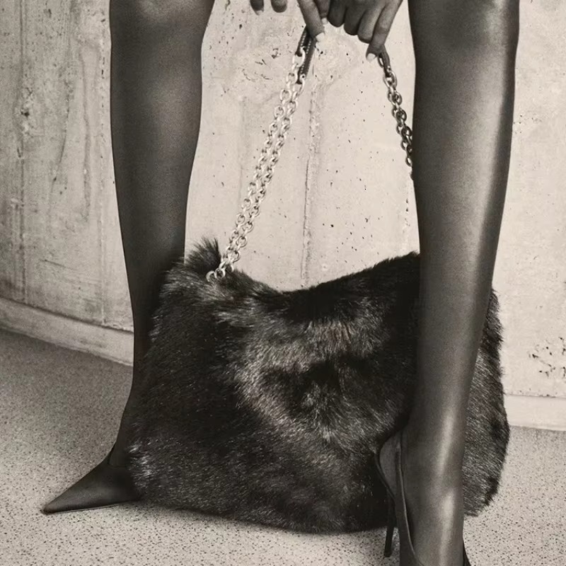 New Plush Chain Shoulder Women s Winter Fashion Designer New Large Capacity Casual Handbag Women leisure trend s Bag