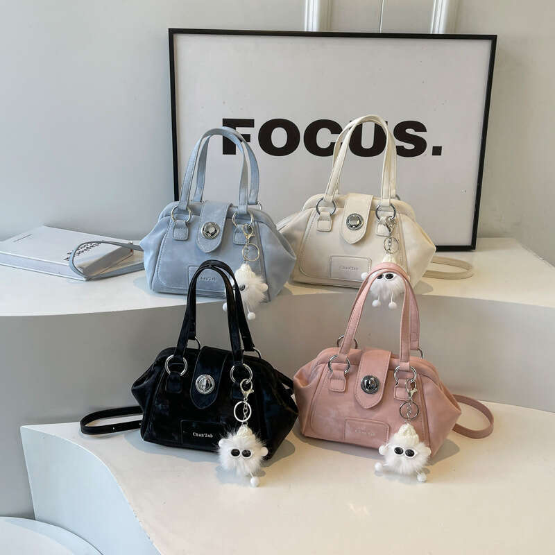 Small niche design shoulder solid color crossbody bag, women's spring new fashion handbag, texture