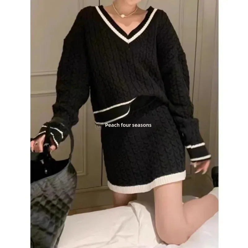 Autumn/Winter Vintage V-Neck Idle Style Color Blocking Cable Knit Sweater And High-Waisted Knit Skirt 2-Piece Set 241220