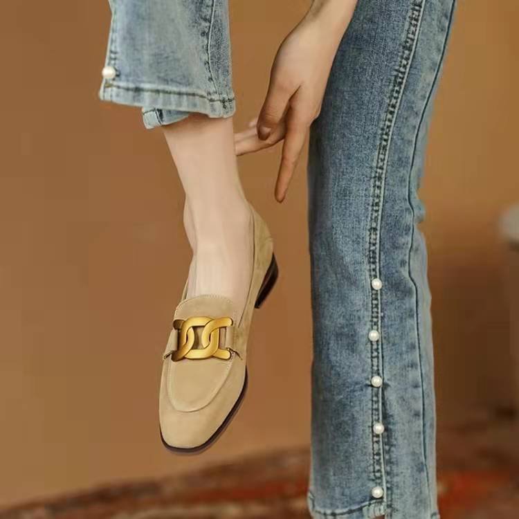 Niche design sense thick heel French retro British style metal buckle small leather shoes women flat shoes women loafers single shoes