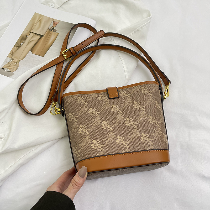 2025 Designer 2025 shipping 3 Free New Single Shoulder Bag Fashion womens hand-held bucket printed casual diagonal cross bag