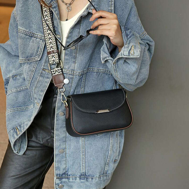 Niche crossbody for women 2024 new summer fashion high-end women's casual versatile single shoulder small square bag