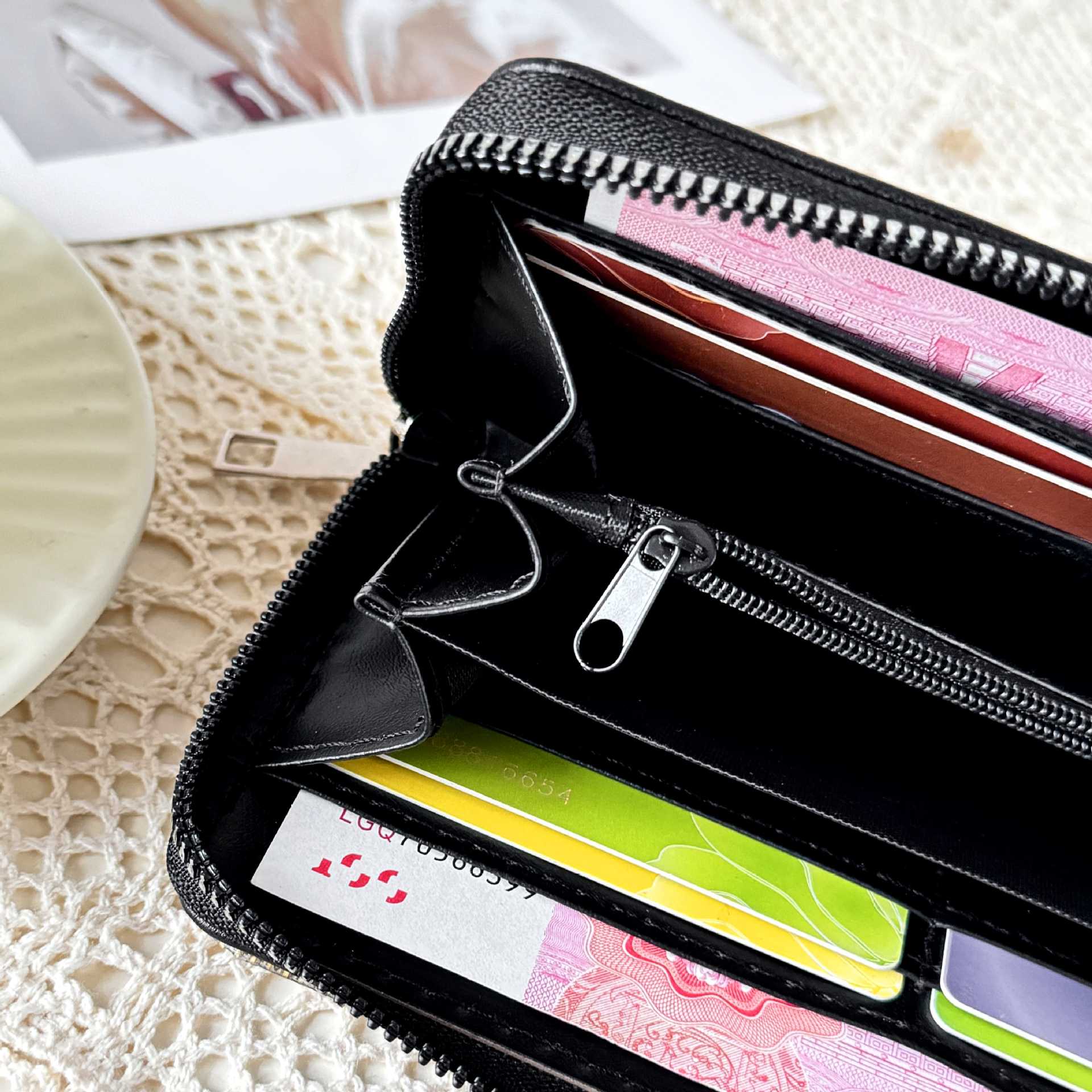 Free shipping 2025 new designer Wallets Card bag Diamond chain wallet multiple card slots loose change