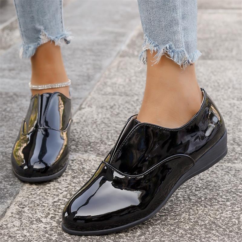 Cross border plus size foot on small leather shoes for women in spring 2025, new European and American pointed shiny fashionable slope shoes for women