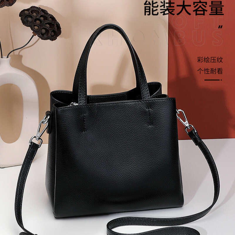 Genuine leather women's 2024 new fashionable simple single shoulder crossbody handbag, cowhide large capacity bag