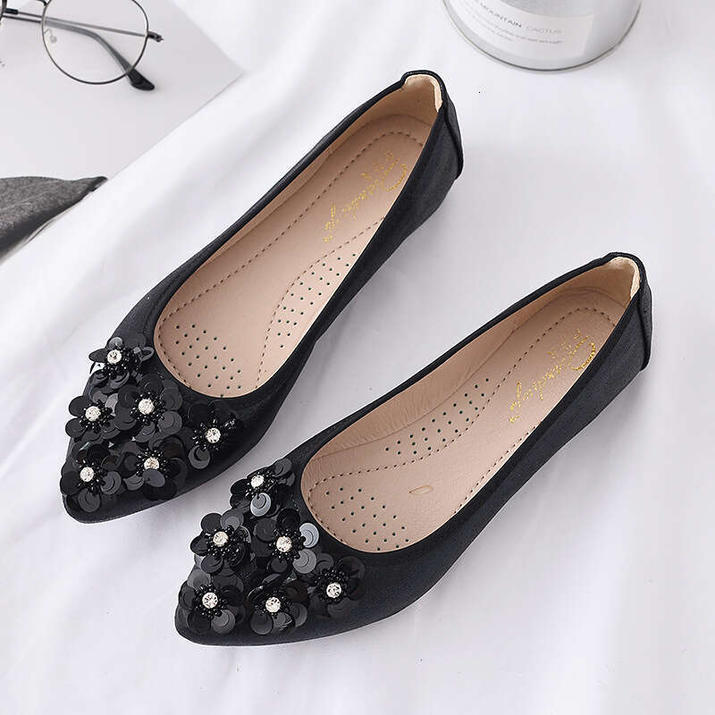 Single 2023 New Fairy Pregnant Women's Soft Soled Flat Shallow Mouthed Versatile Rhinestone Chicken Rolls Dance Shoes