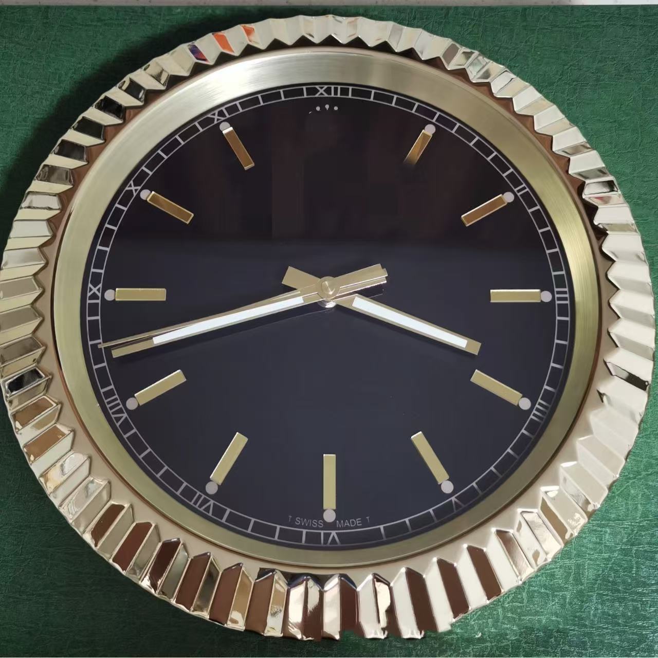 NEW Metal Home Decoration Clocks Modern Design Quartz Large Wall Watch Stainless Steel With Date Luminous Silent Sweeping Hands hot