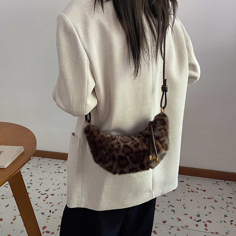 Bag Super Popular Small In Autumn Winter, High-End And Leopard Print Cow Horn Texture, Plush Crossbody Bag For Women