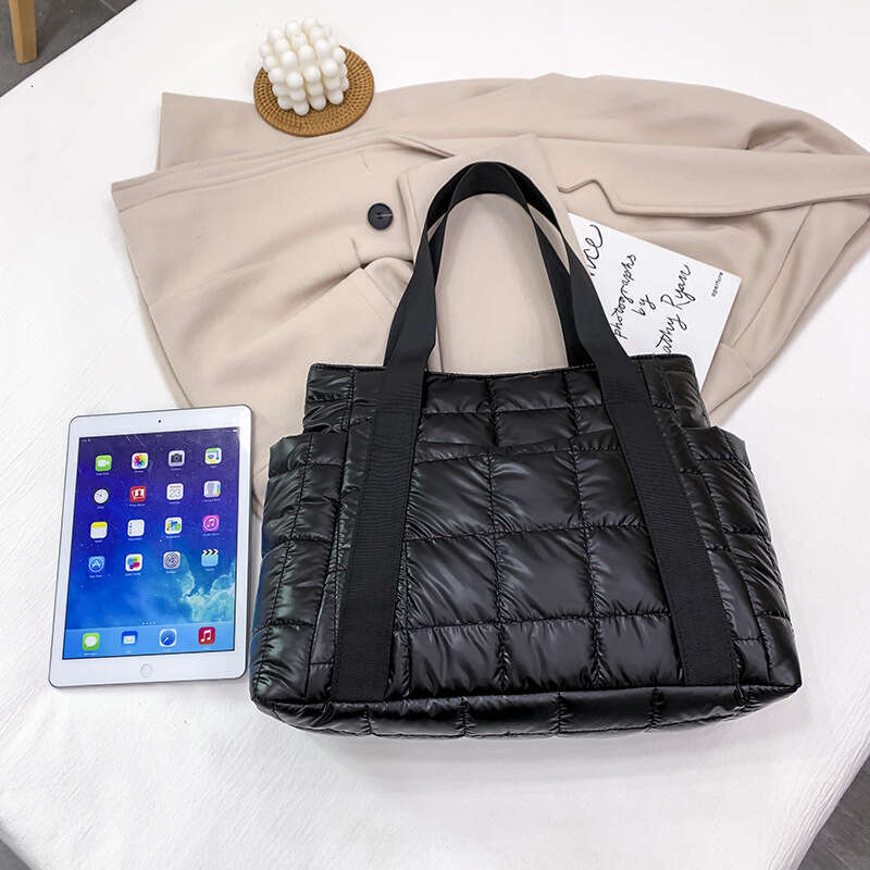 2023 New Korean Fashion Commuter Large Capacity Casual Shoulder for Women, Small Market City, Simple and Versatile Cotton Coat Bag