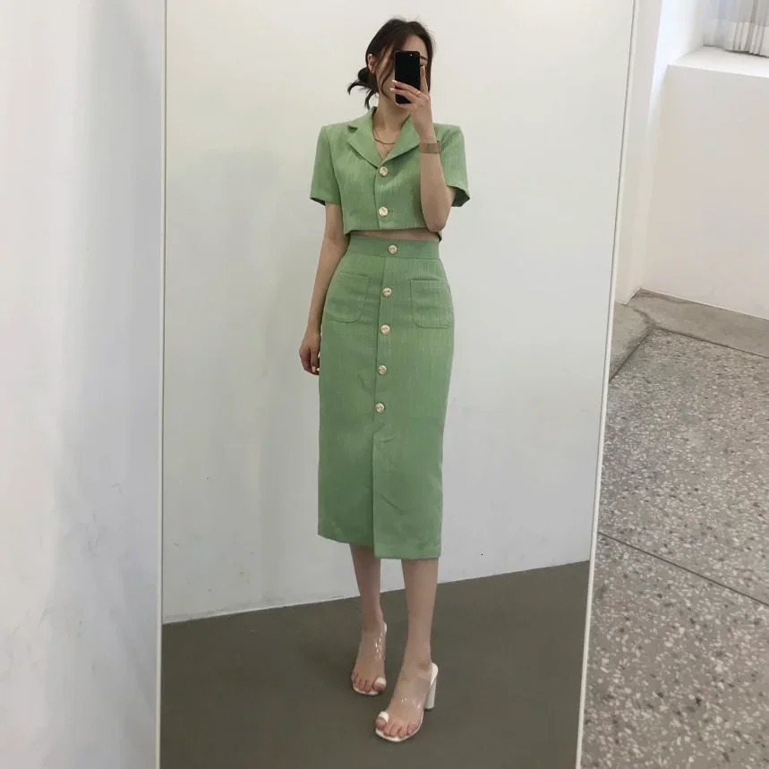 Fashionable Korean elegant lapel thin coarse woolen small set short jackethigh waist chic button ultrathin womens twopiece summer skiing 241211