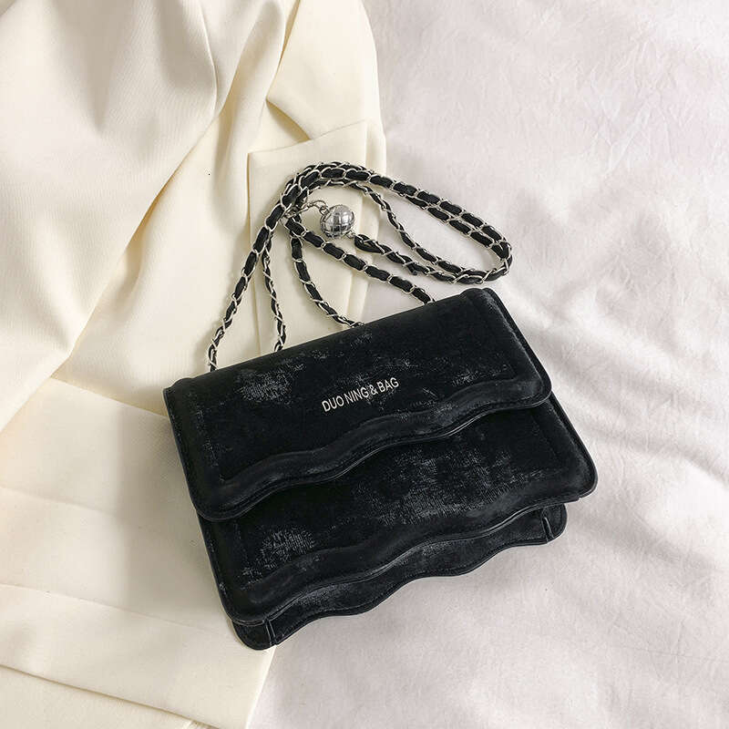 Chain small square 2024 spring new item niche design fashionable and simple underarm shoulder casual crossbody women's bag