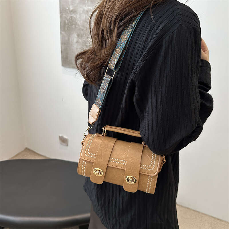 Niche handbag for women 2024 new versatile crossbody bag, trendy and trendy, hand-held Boston cylindrical bag