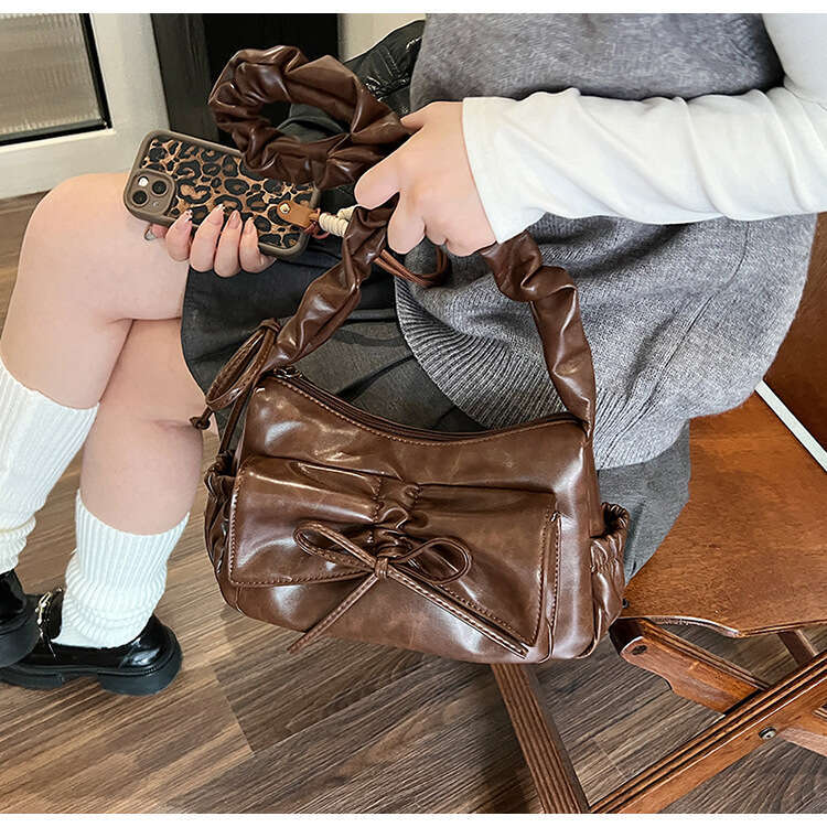 Wrinkled cloud shoulder women's fashionable bow, niche, sweet dinner bag, high-end crossbody bag