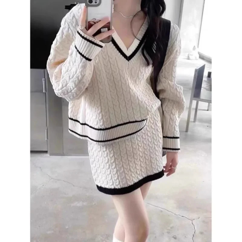 Autumn/Winter Vintage V-Neck Idle Style Color Blocking Cable Knit Sweater And High-Waisted Knit Skirt 2-Piece Set 241220