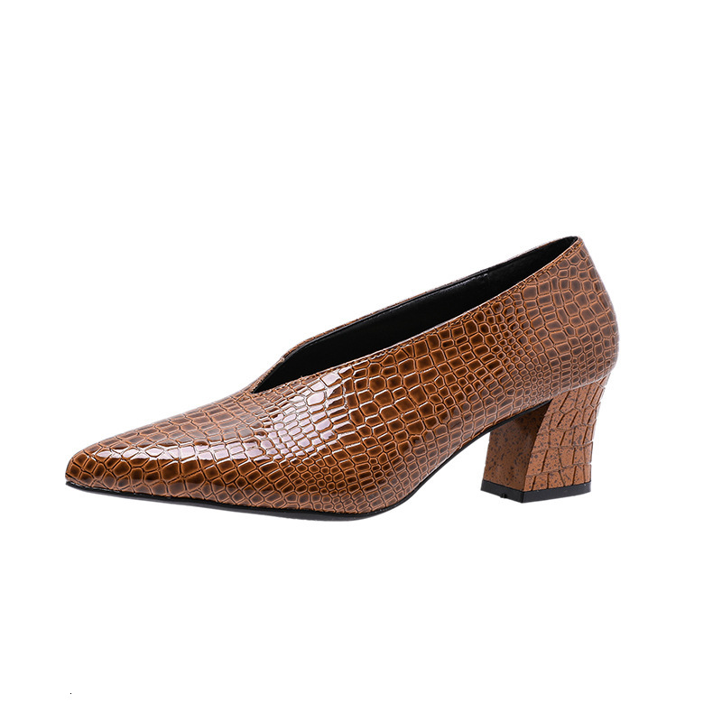Cross border 2024 New Large Spring and Autumn Snake Skin Pattern Coarse Retro Shallow Mouth Pointed Coarse Follow Shoes for Women Wholesale