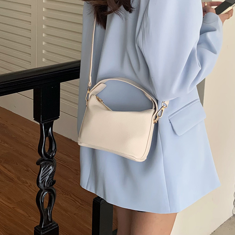 Bag Design For Women's 2023 Autumn/Winter New Lunch Box Cloud Handheld Casual Small Square Single Shoulder Crossbody Bag
