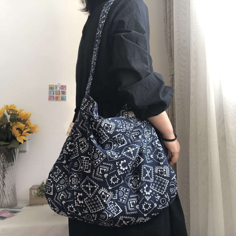 This summer's super hot ins style multi-color lightweight trendy floral cloth single shoulder crossbody bag