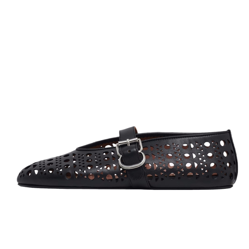 free shipping Spring and summer designer shoes flat shoes comfortable hollow out breathable fashionable and casual hole shoes for woman black white
