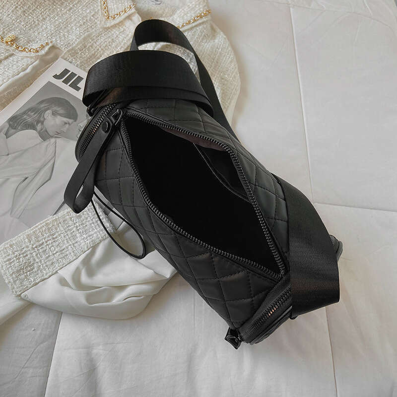New small cylindrical with large capacity, niche French style, gentle and stylish, versatile diamond grid crossbody bag